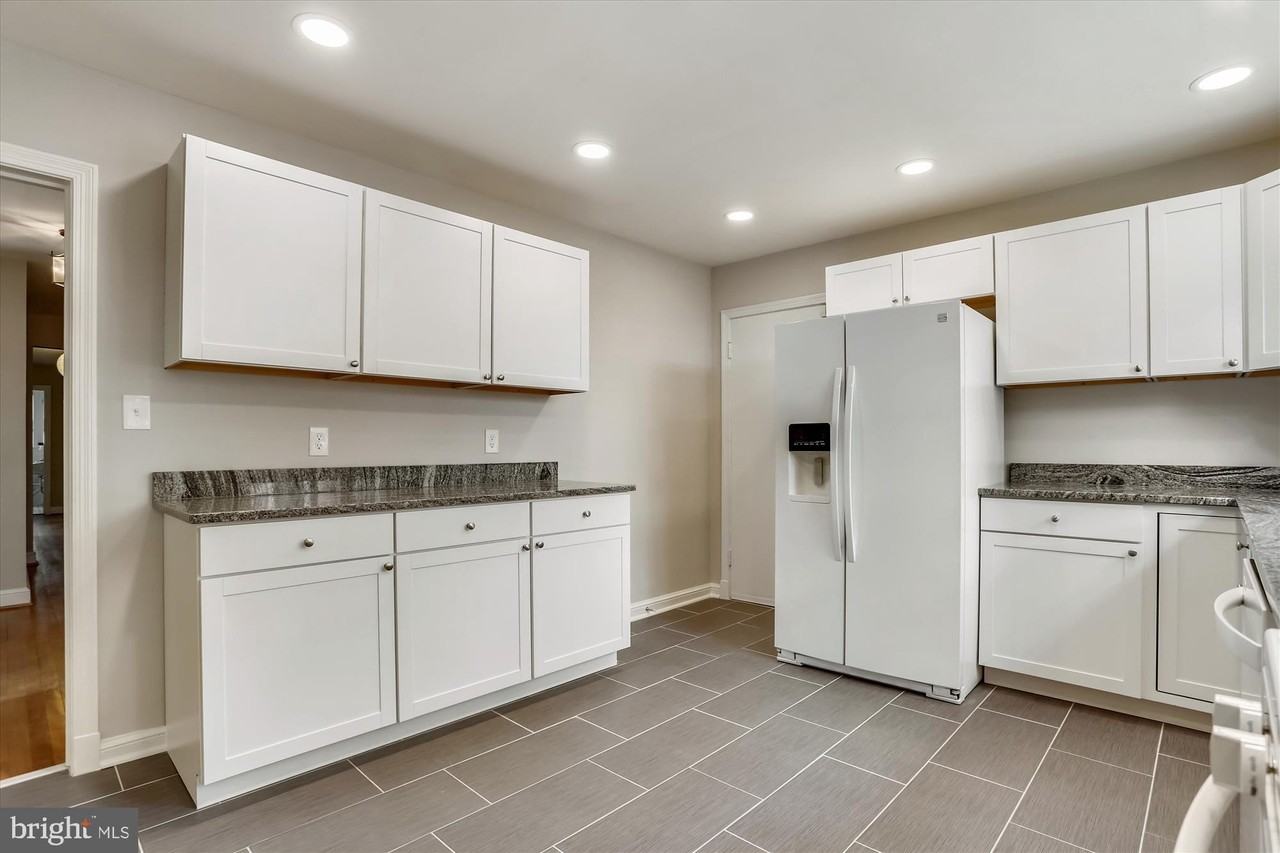 3303 Winnett Rd - Photo 3 of 50