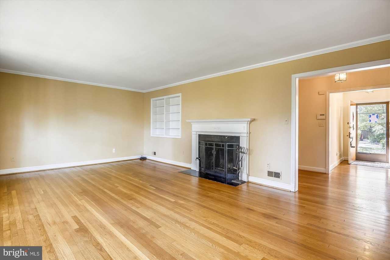 3303 Winnett Rd - Photo 4 of 50