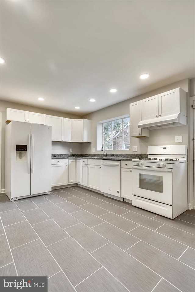 3303 Winnett Rd - Photo 6 of 50