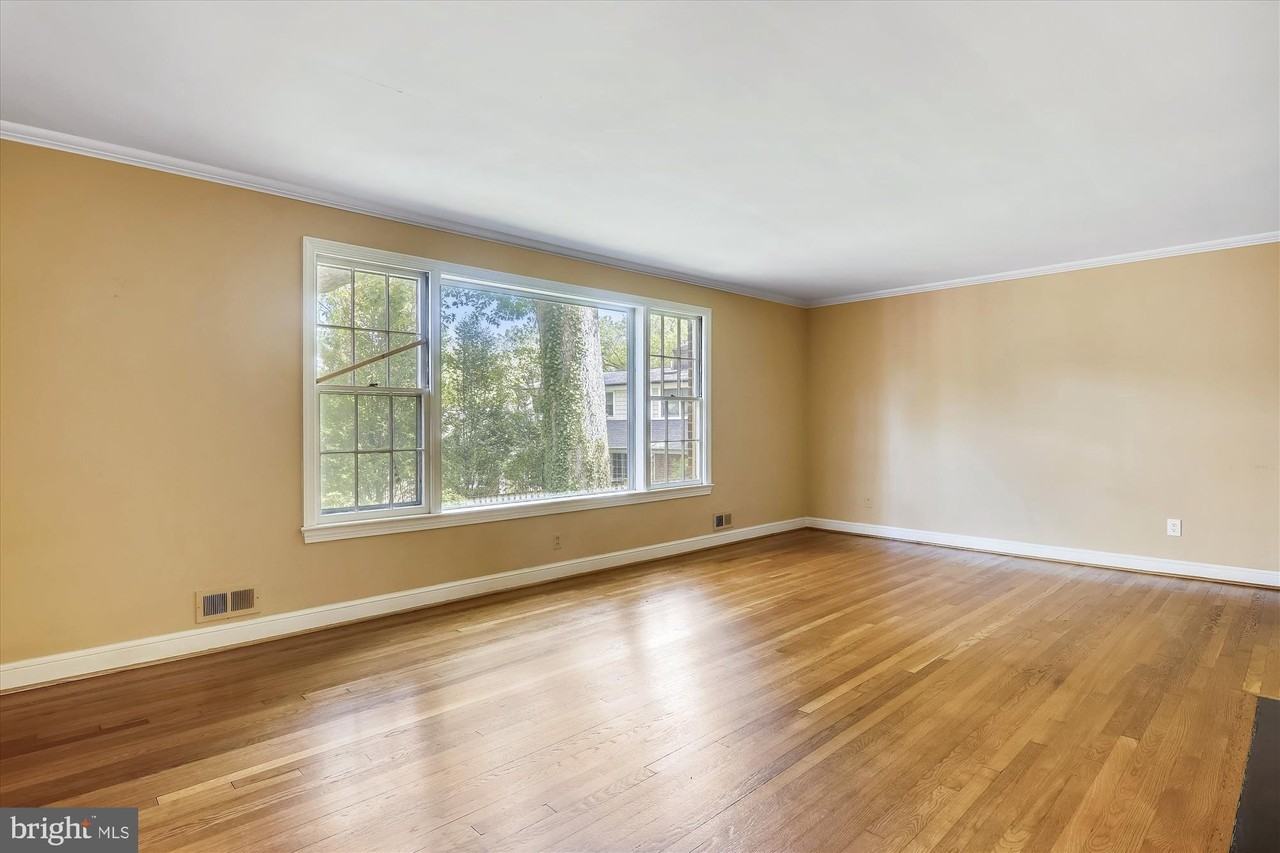 3303 Winnett Rd - Photo 5 of 50