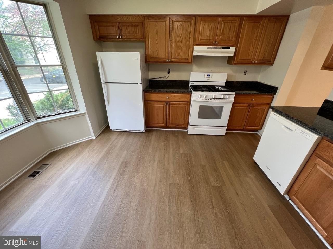 7520 Indian Hills Dr - Photo 3 of 21