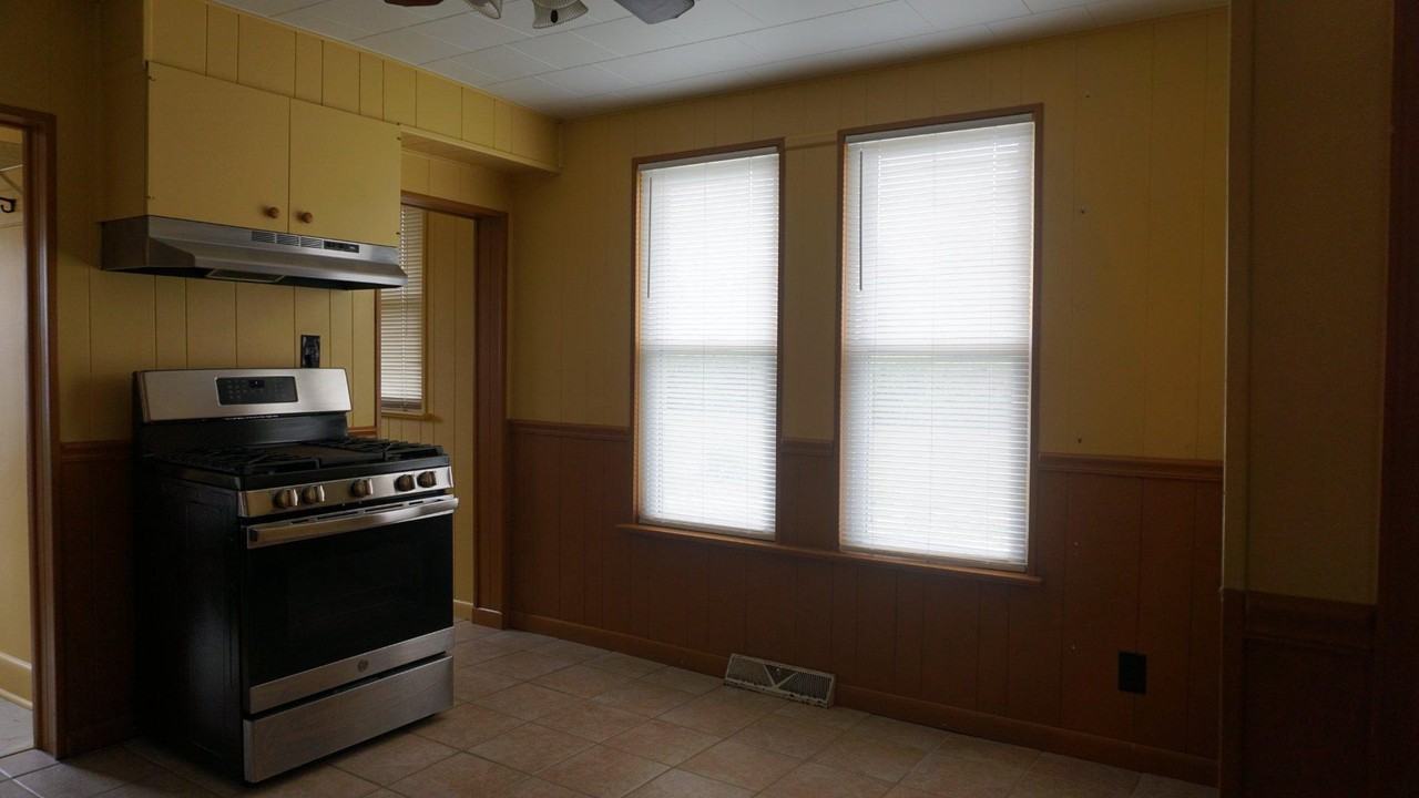 1245 E Grant Ave - Photo 2 of 12