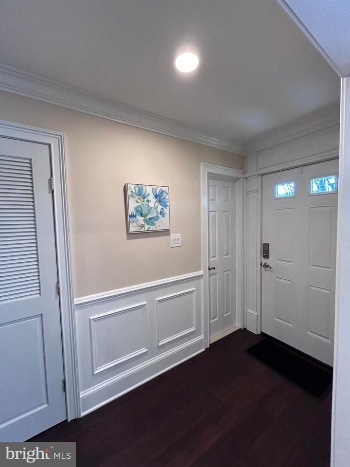10 Devon Ct - Photo 4 of 50