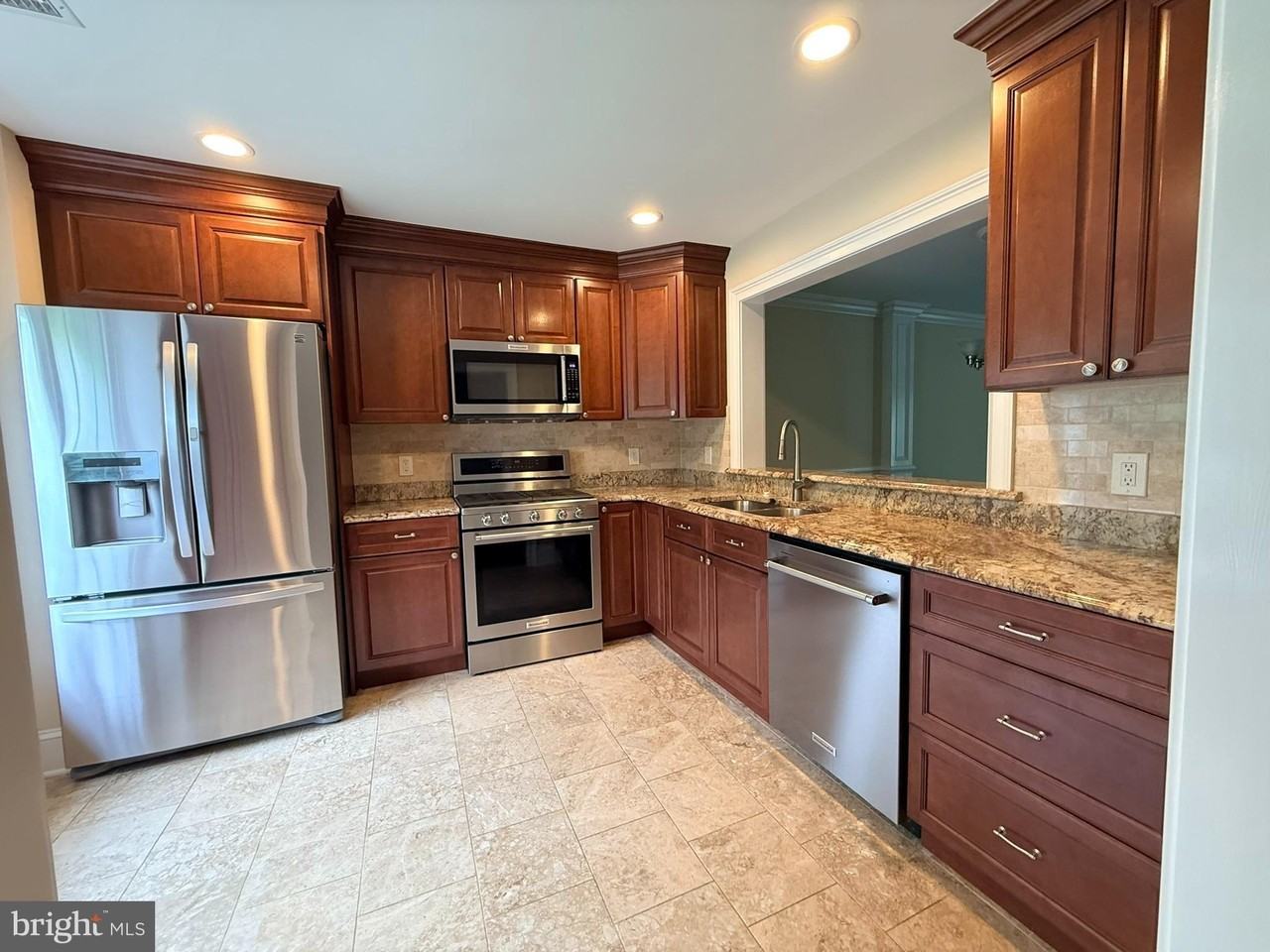 10 Devon Ct - Photo 7 of 50