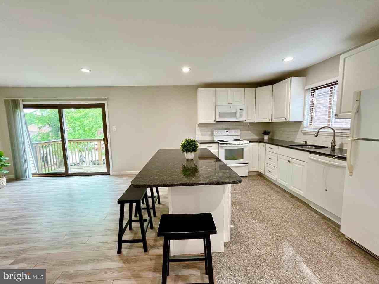 702 Meadow Woods Ln - Photo 4 of 20