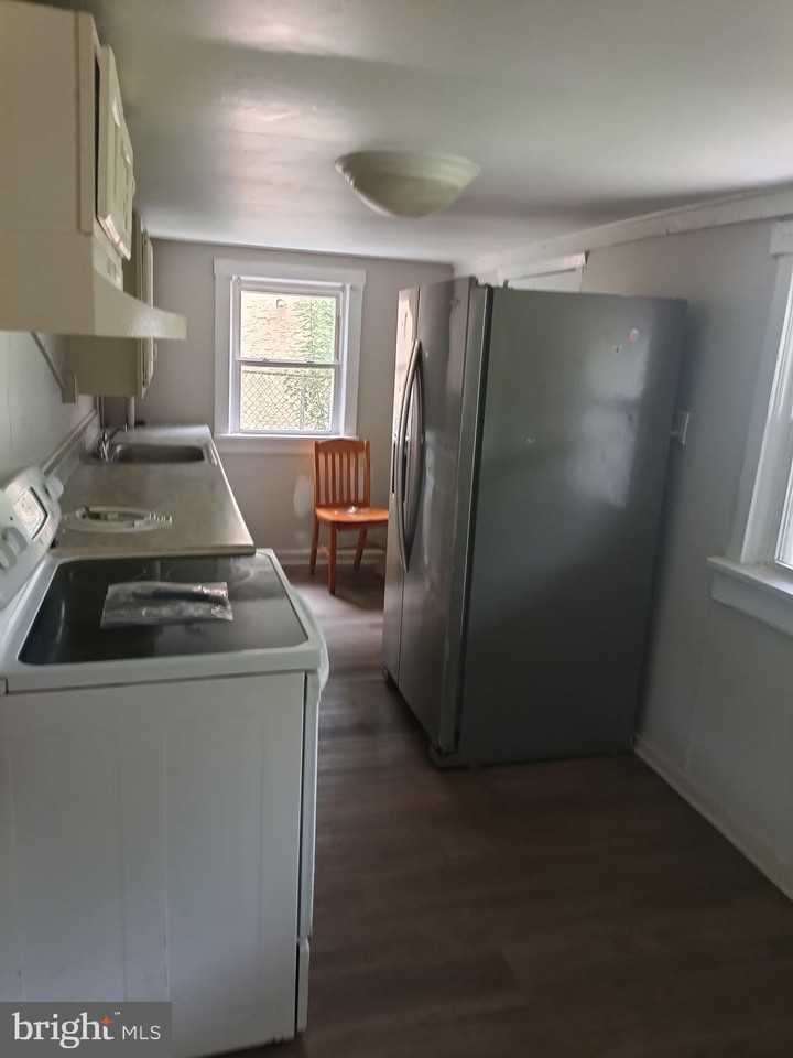 56 Olive St - Photo 6 of 9