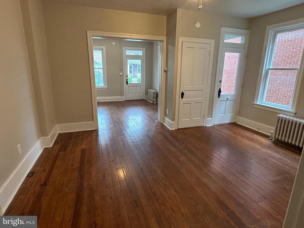 453 W Middle St - Photo 4 of 13