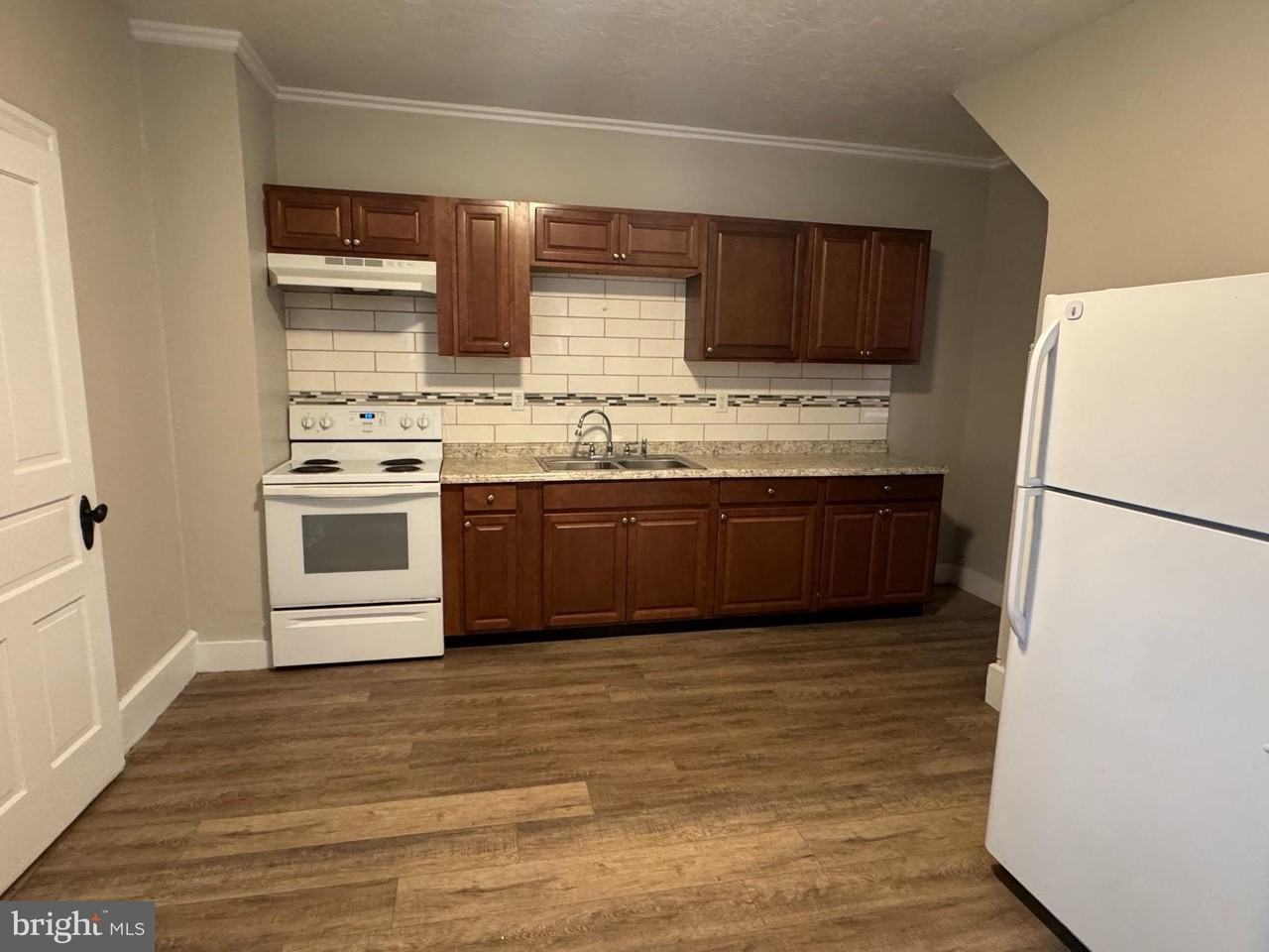 453 W Middle St - Photo 5 of 13