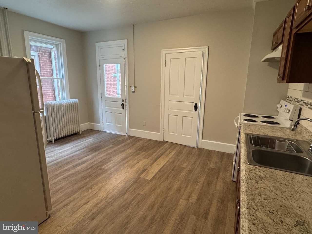 453 W Middle St - Photo 6 of 13