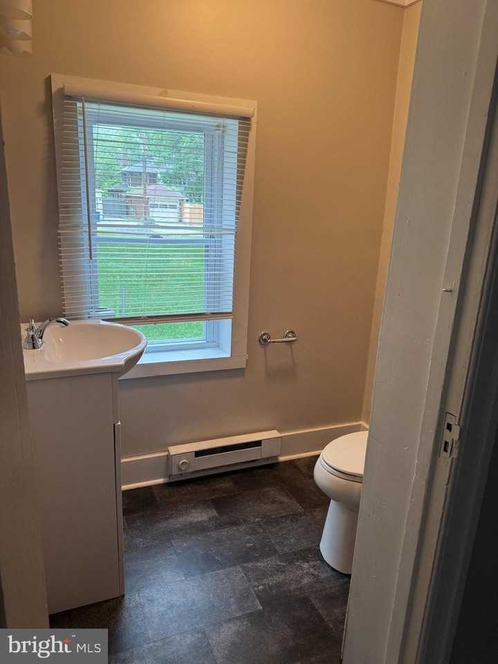 453 W Middle St - Photo 7 of 13