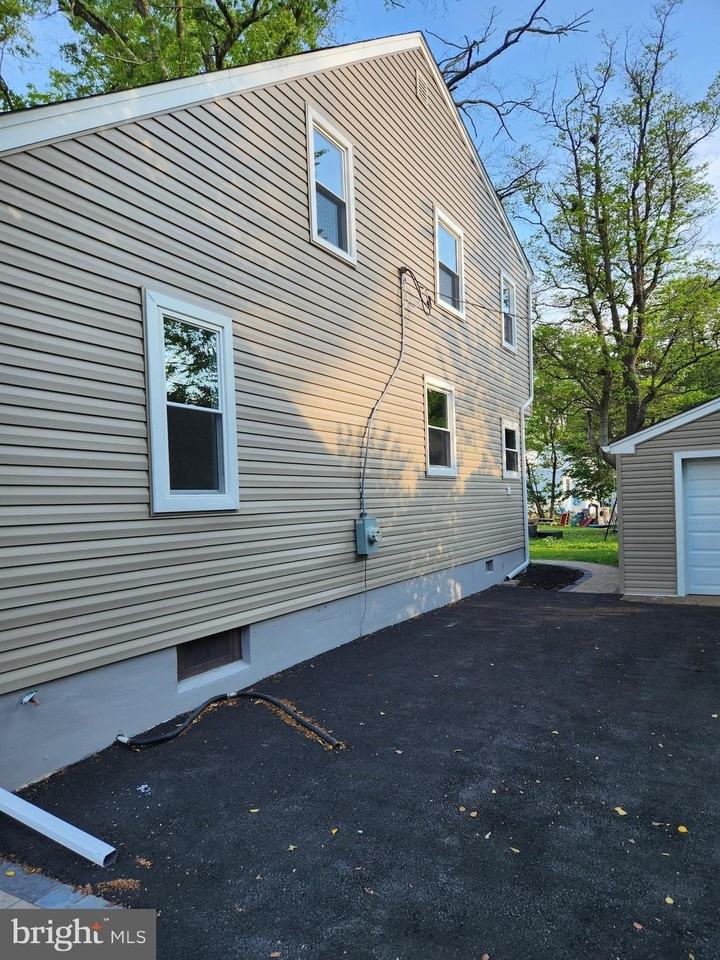 20 Oak Ave - Photo 3 of 29