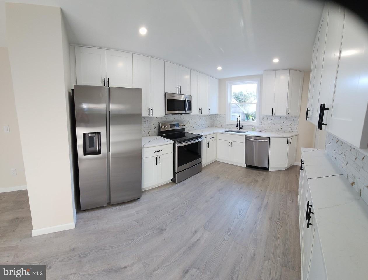 20 Oak Ave - Photo 6 of 29
