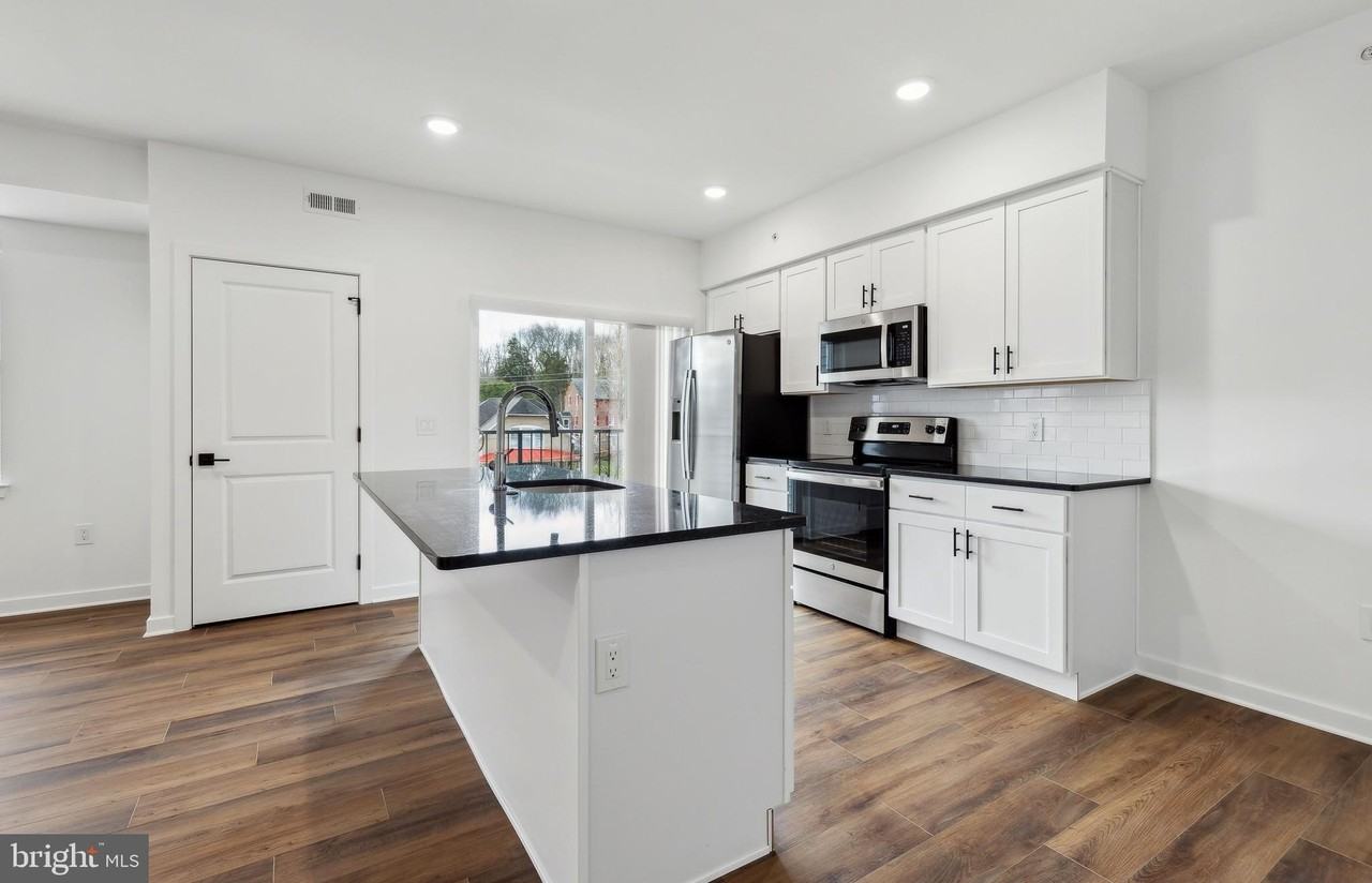 905 Forest Ln #205 - Photo 3 of 12