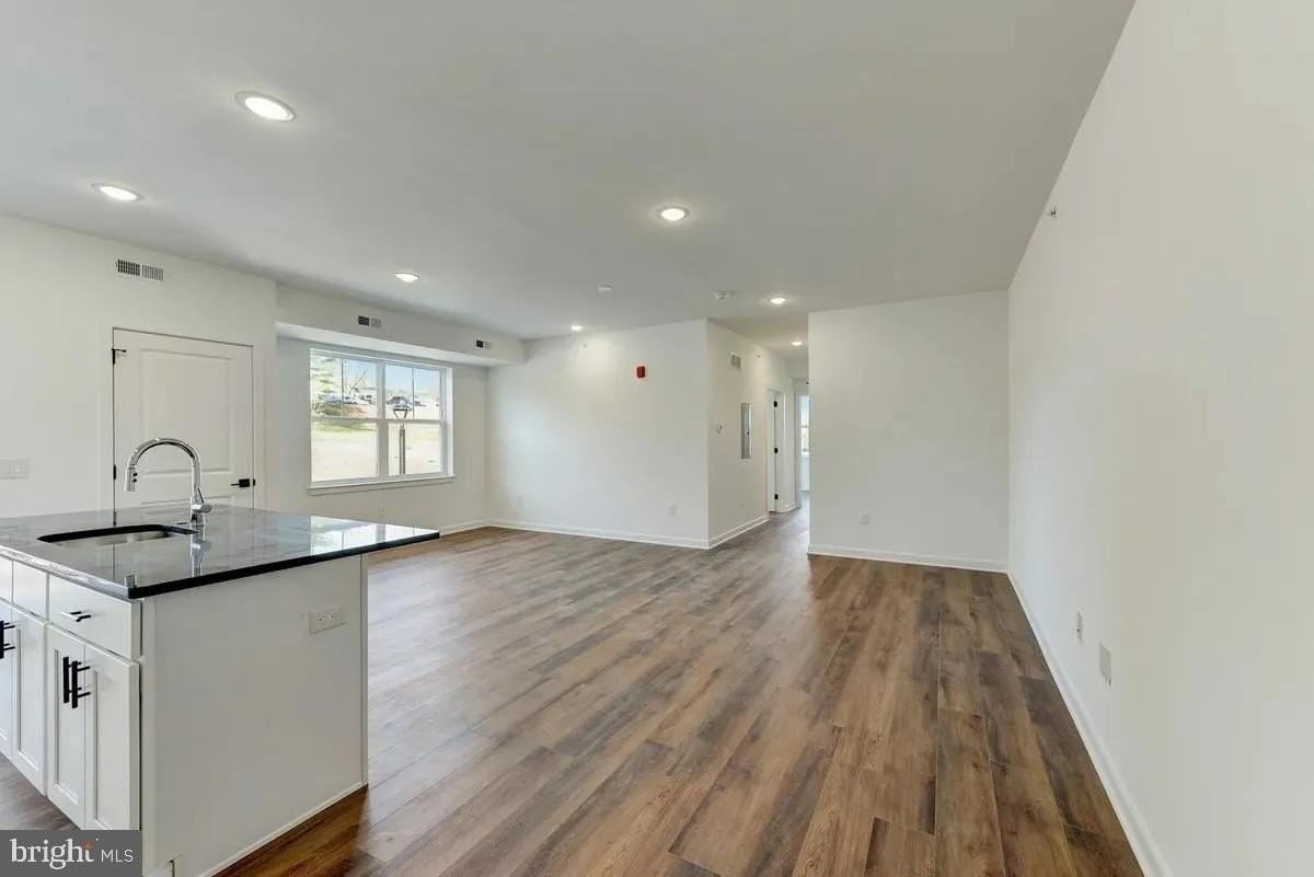 905 Forest Ln #205 - Photo 5 of 12