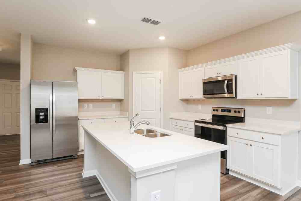 50 Hyde Park - Photo 7 of 17