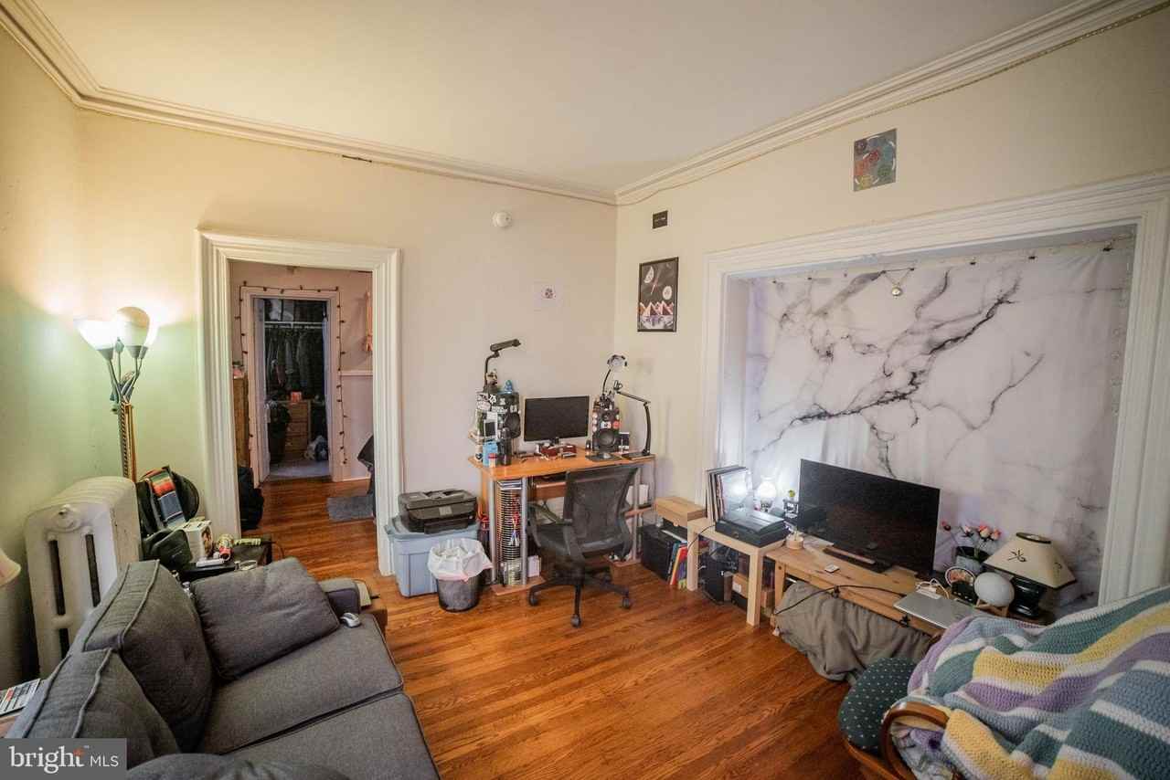 257 S 20th St #2R - Photo 2 of 12