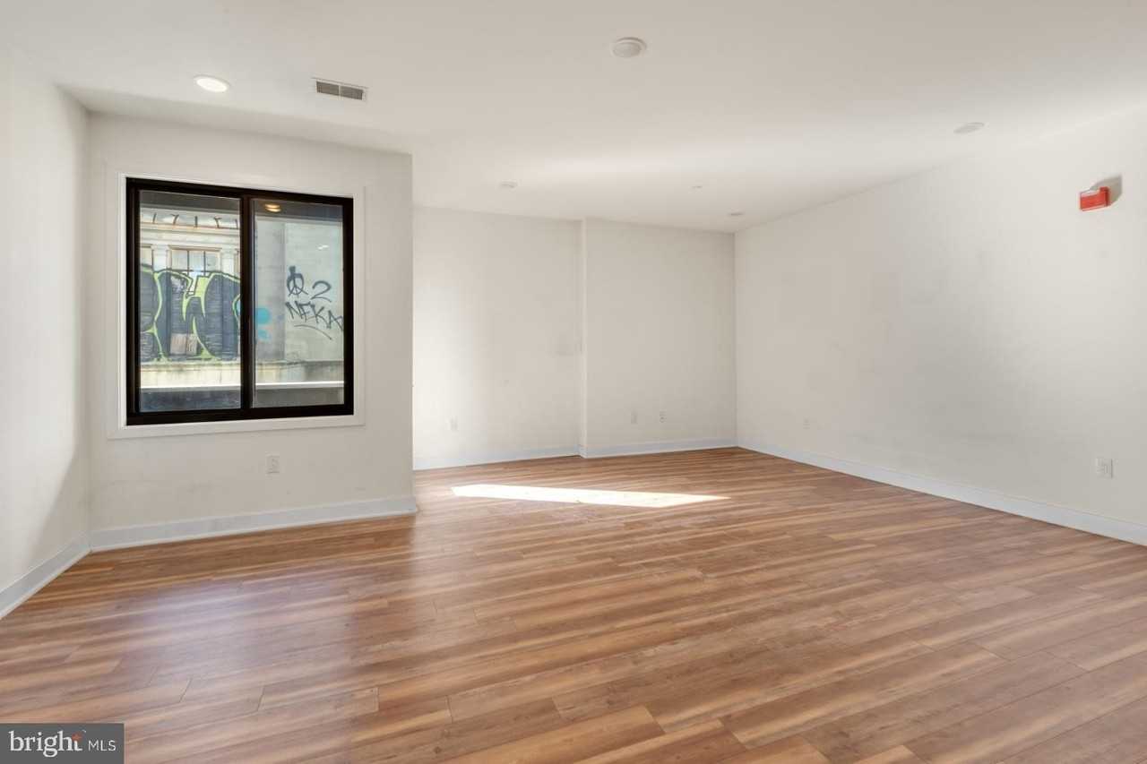 2411 Kensington Ave #206 - Photo 3 of 41