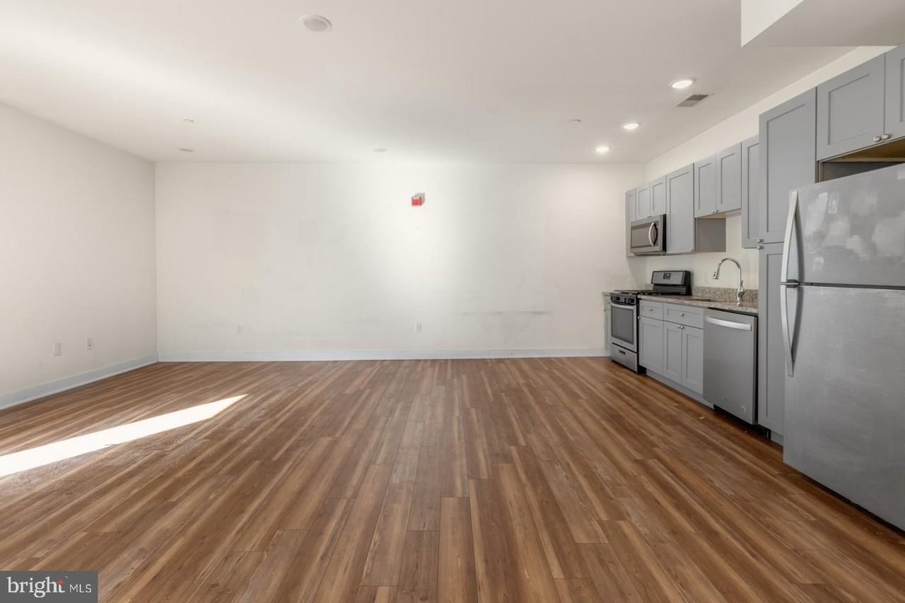 2411 Kensington Ave #206 - Photo 4 of 41