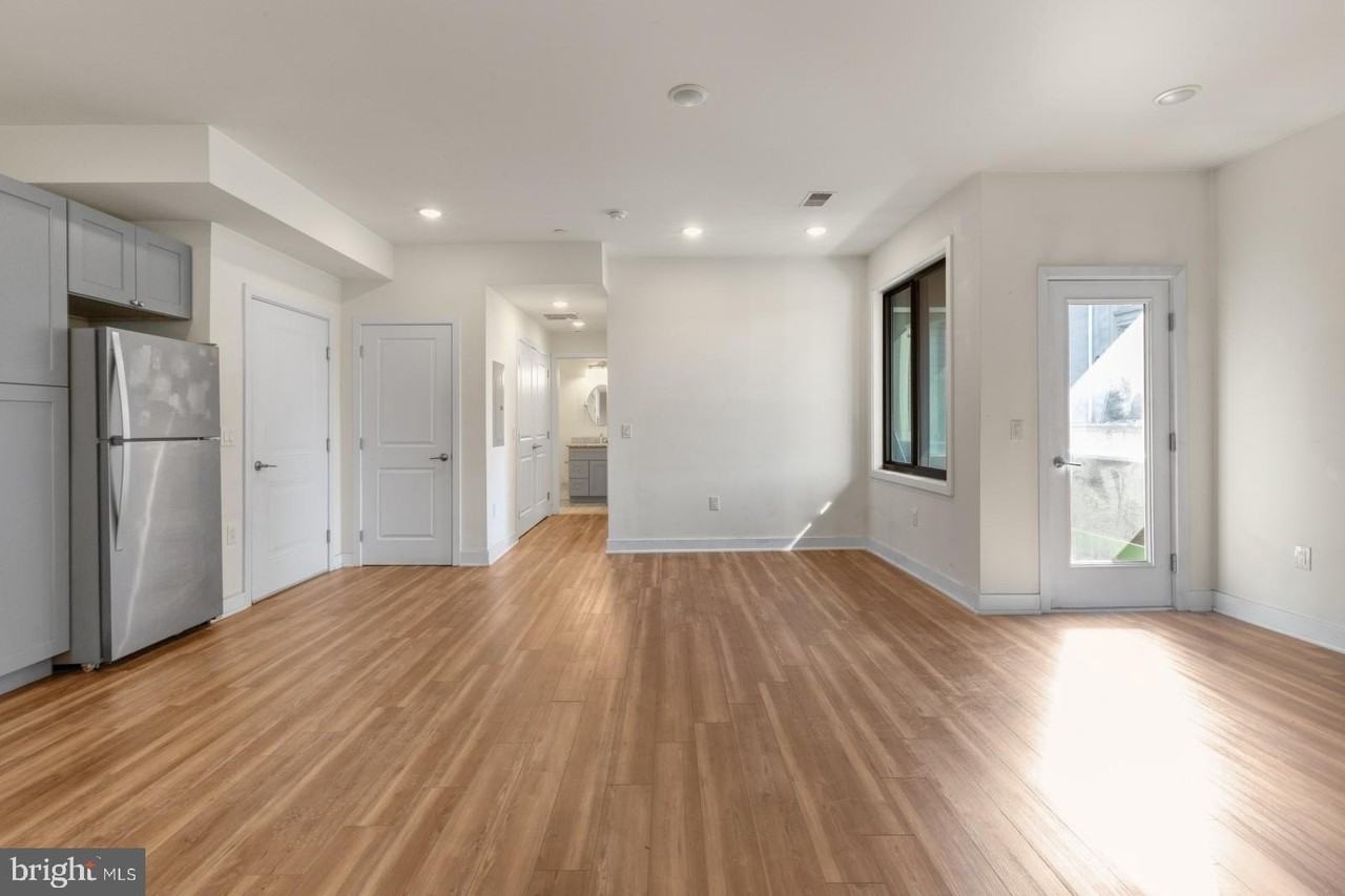 2411 Kensington Ave #206 - Photo 7 of 41