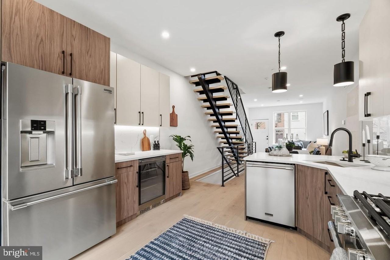 2209 Montrose St - Photo 4 of 50