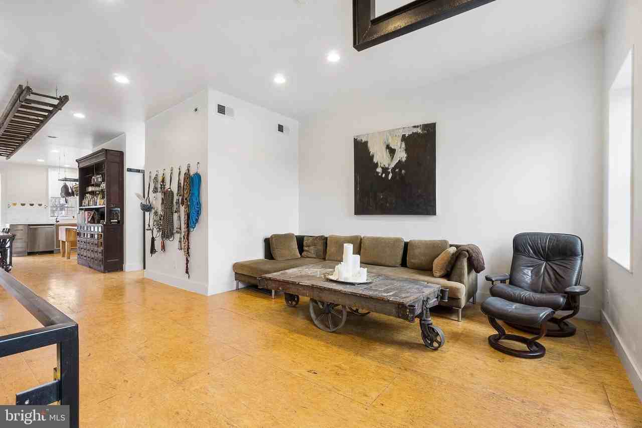 2020 E Fletcher St #1-2 - Photo 4 of 43