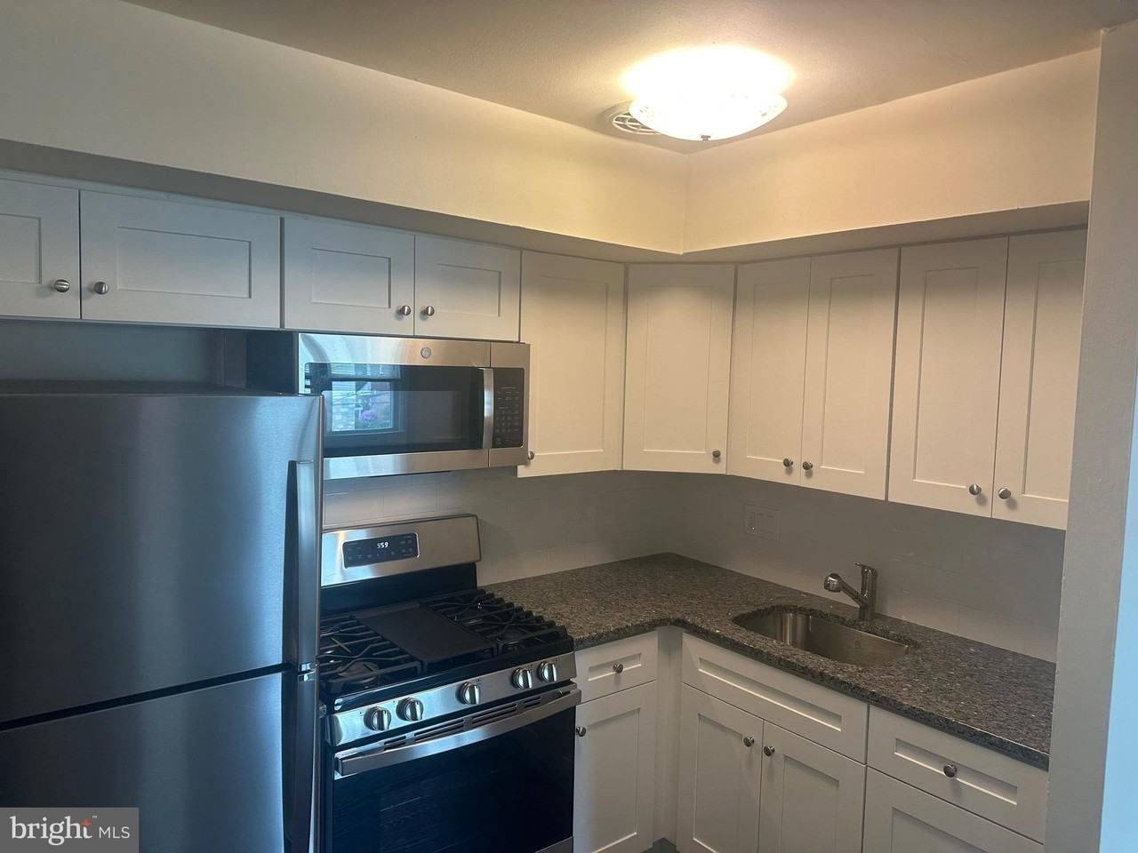 592 Livezey St #2ndFL - Photo 5 of 12