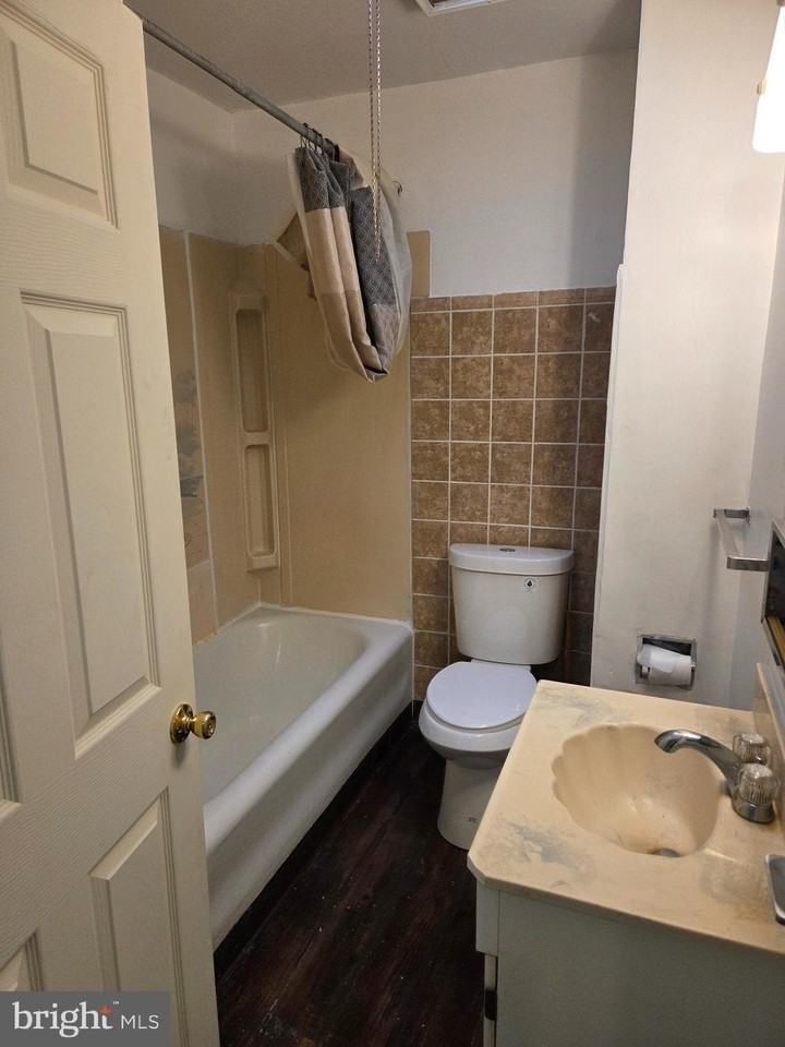 2014 S 68th St - Photo 7 of 9