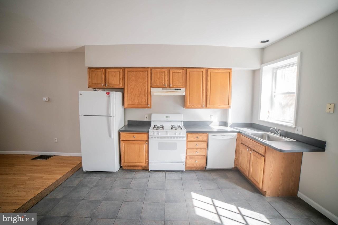 1107 N 3rd St - Photo 6 of 22