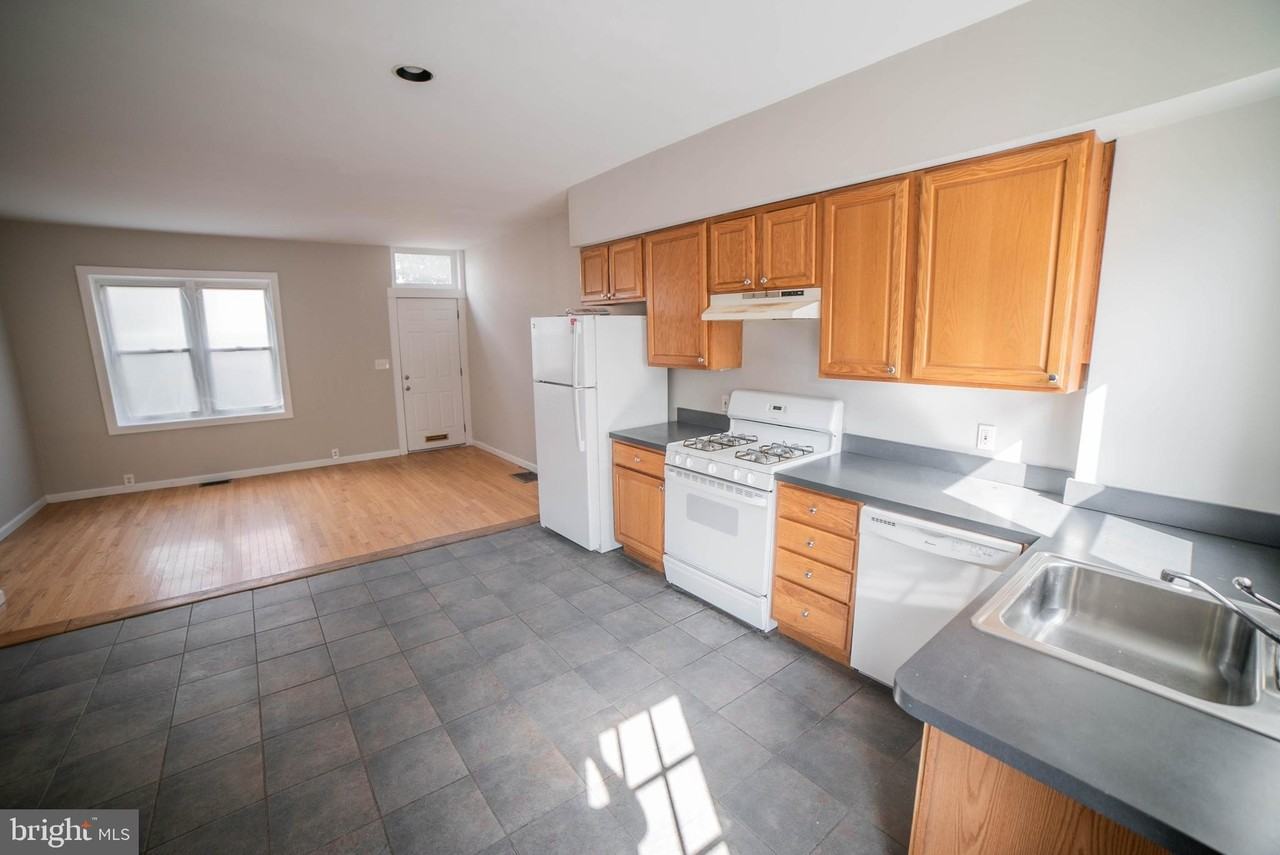 1107 N 3rd St - Photo 7 of 22