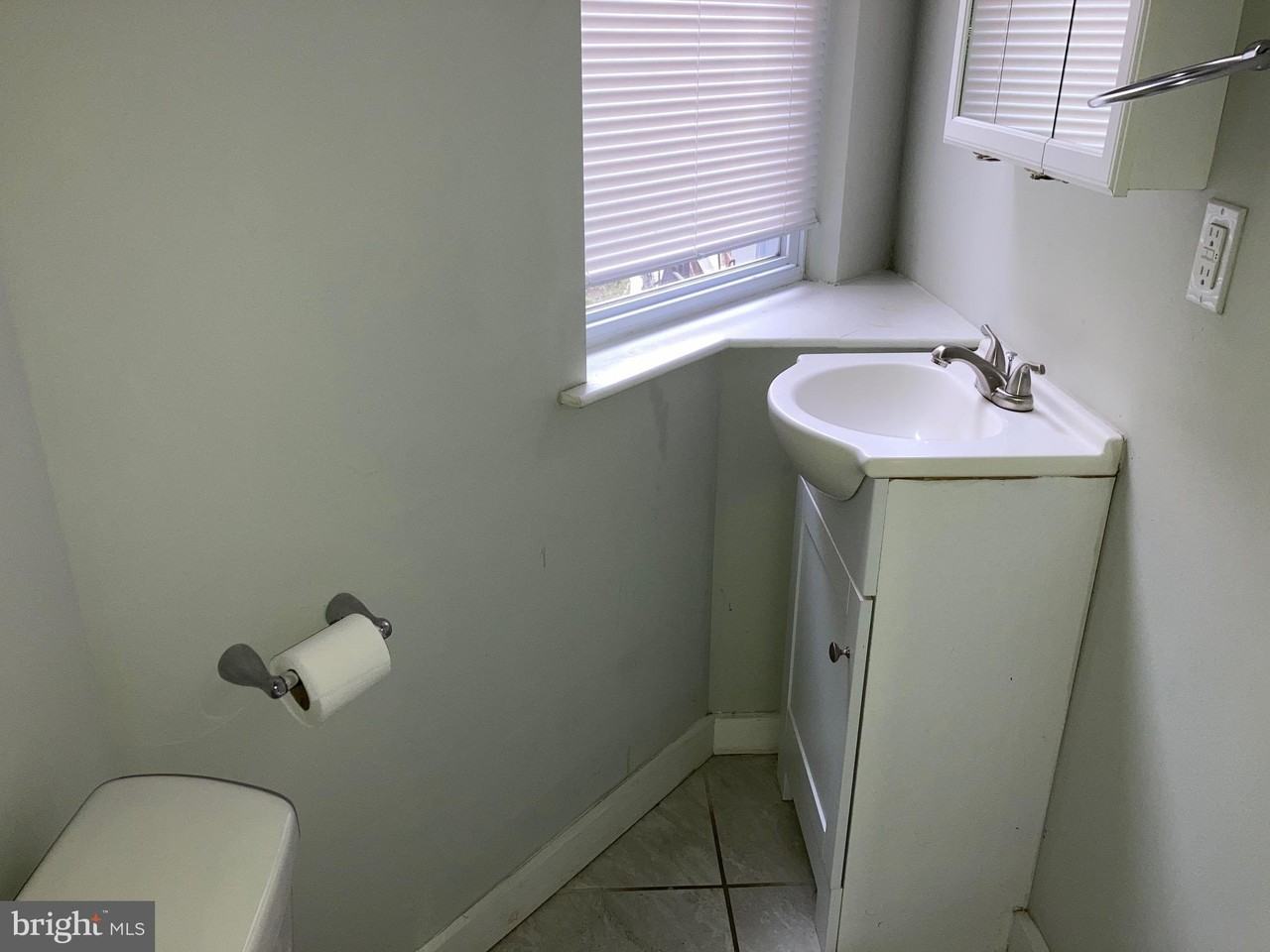 742 S 53rd St - Photo 4 of 19