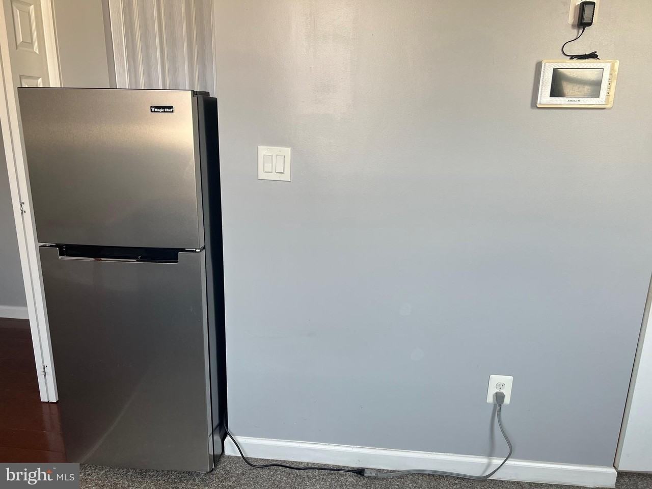 631 N 11th St #2R - Photo 5 of 14
