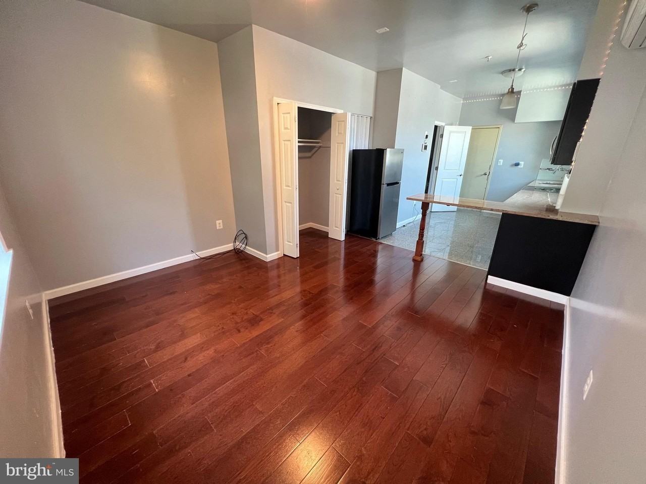 631 N 11th St #2R - Photo 6 of 14