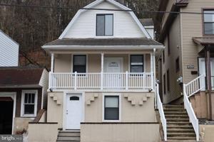 featured image of 587 Peacock St