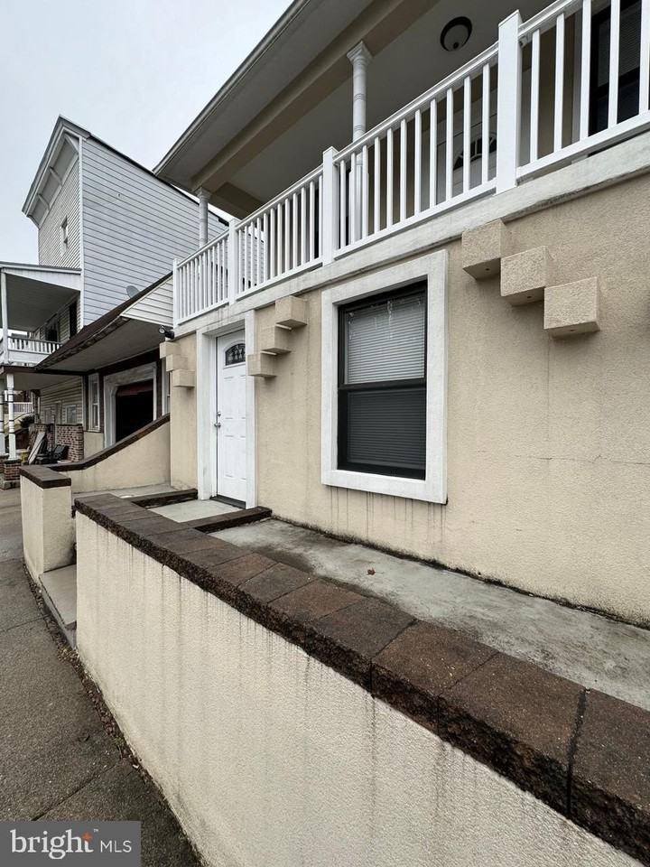 587 Peacock St - Photo 2 of 21