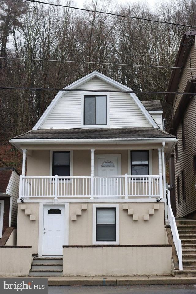 587 Peacock St - Photo 4 of 21