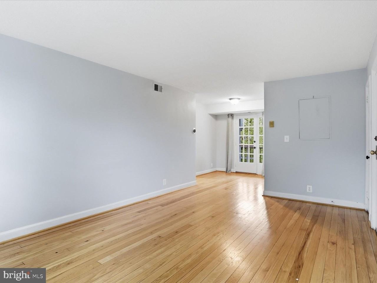 2832 S Abingdon St #B1 - Photo 3 of 18