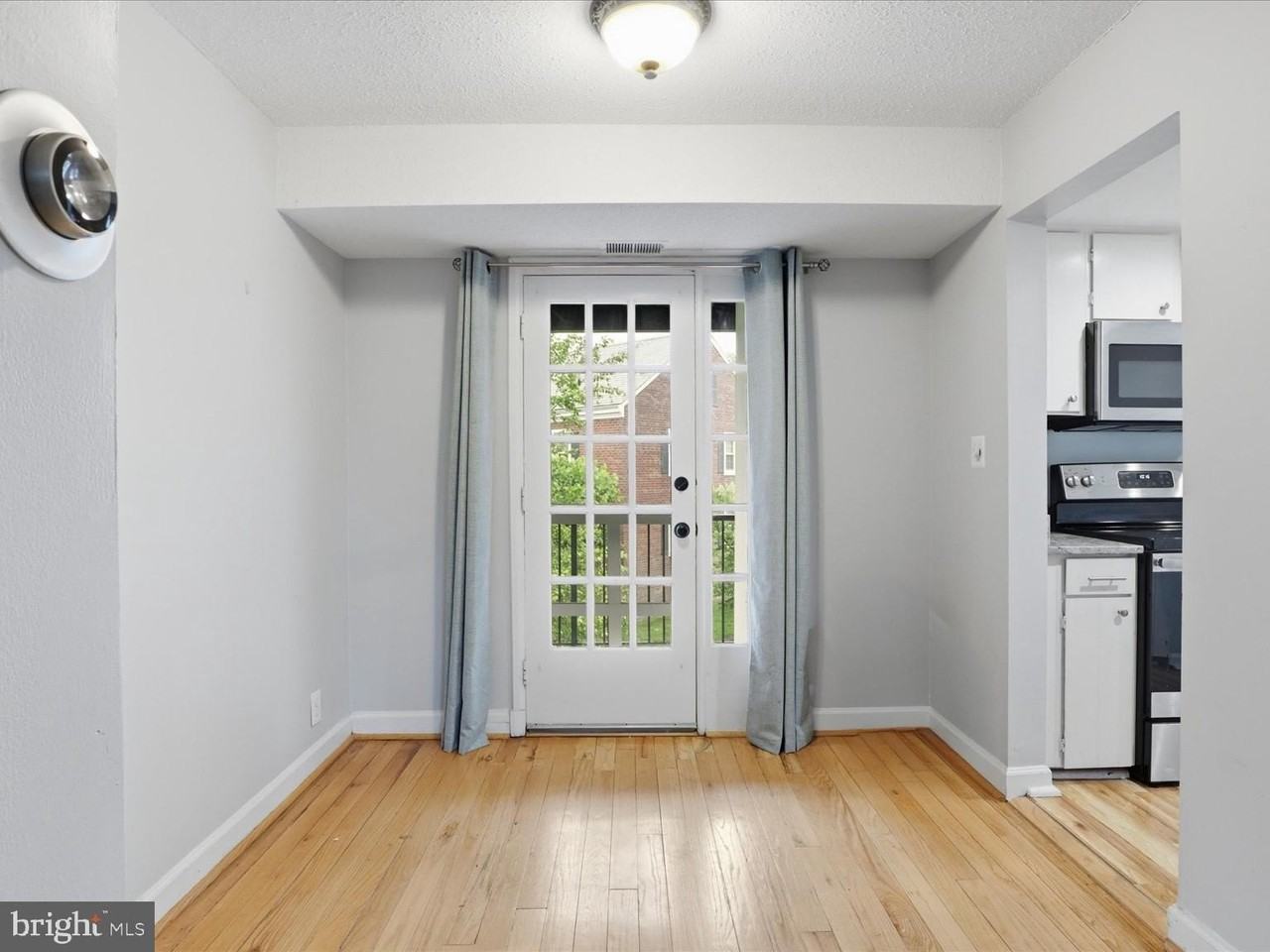 2832 S Abingdon St #B1 - Photo 4 of 18