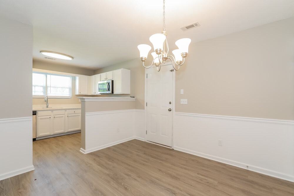 1052 Navaho Trl - Photo 5 of 19