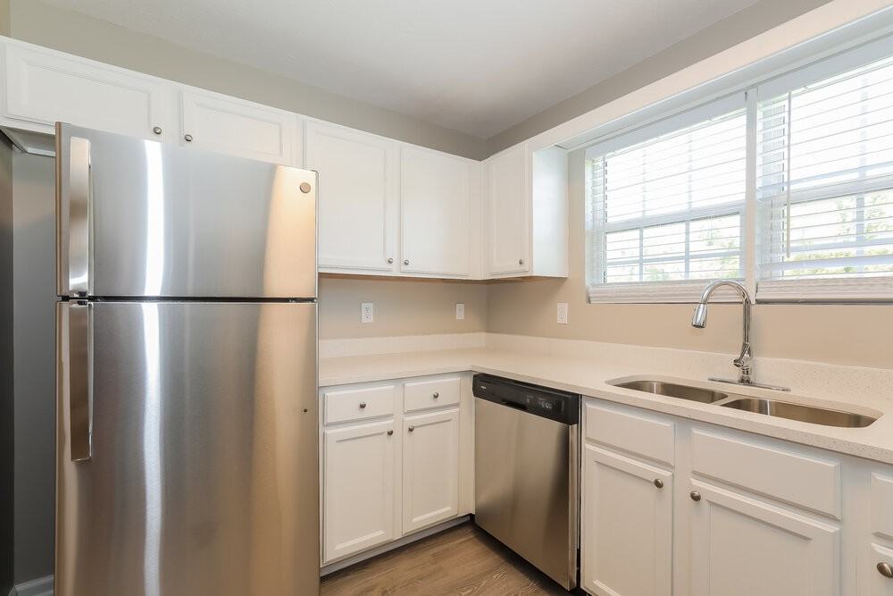 1052 Navaho Trl - Photo 7 of 19
