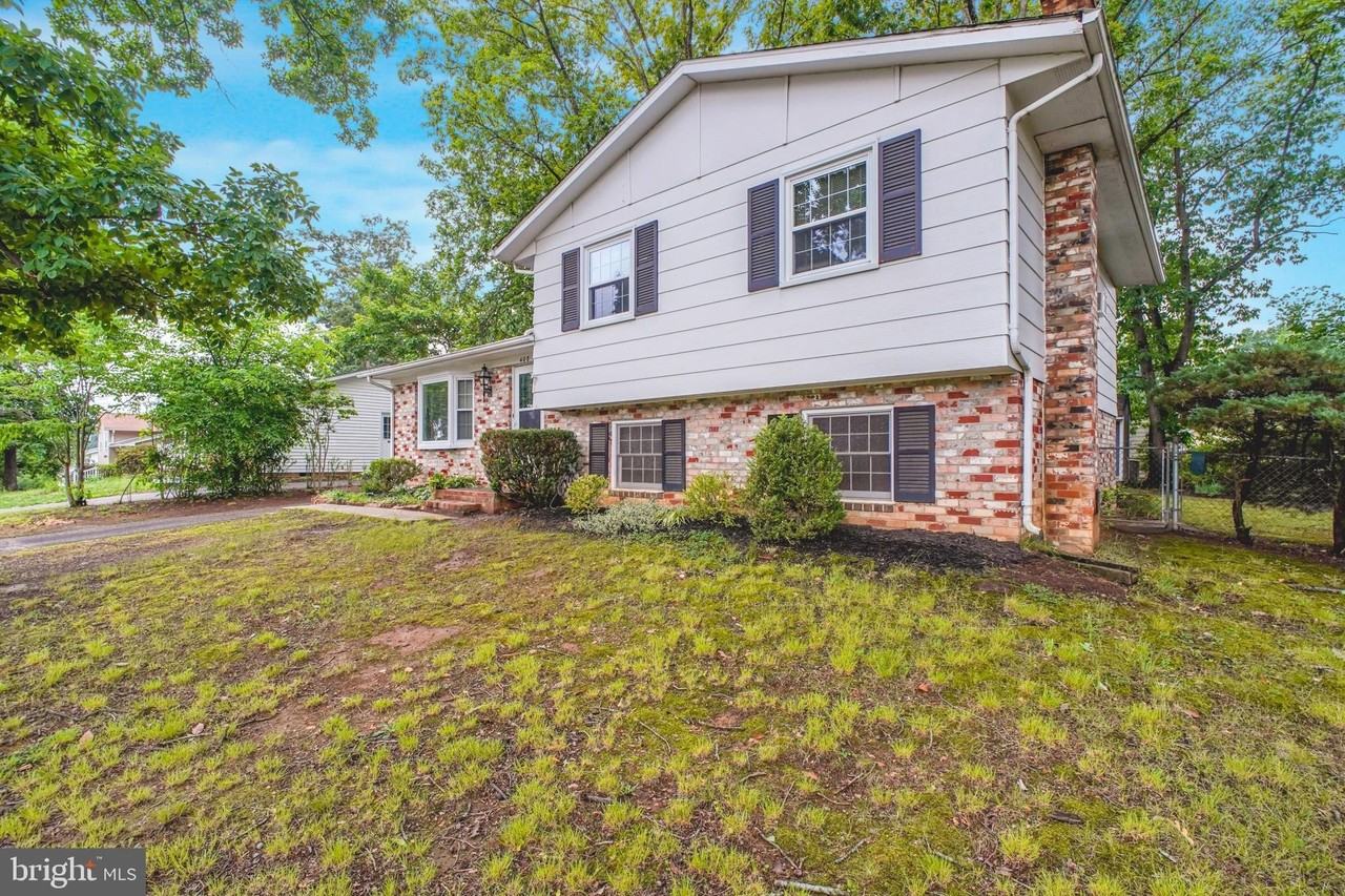 408 Deerwood Dr - Photo 2 of 32