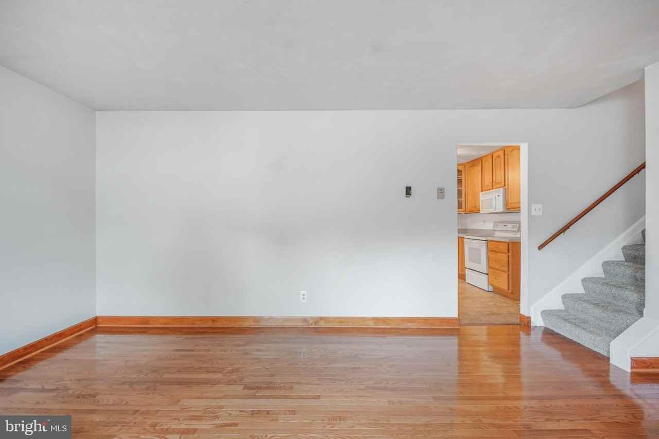 408 Deerwood Dr - Photo 5 of 32