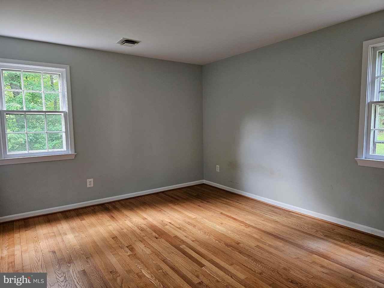 9126 Old Courthouse Rd - Photo 5 of 12