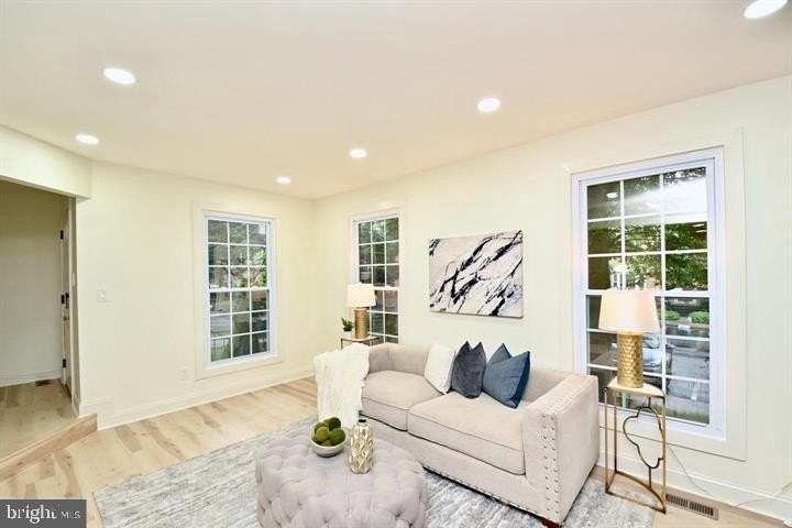 4702 Forestdale Dr - Photo 6 of 40
