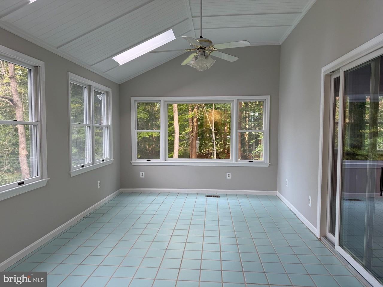 4005 King Arthur Rd - Photo 5 of 31
