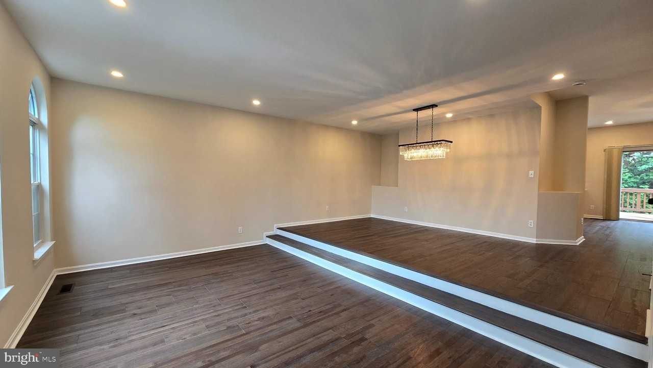 2919 Mainstone Dr - Photo 2 of 17