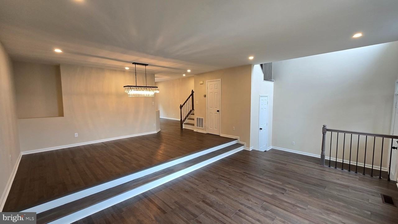 2919 Mainstone Dr - Photo 3 of 17