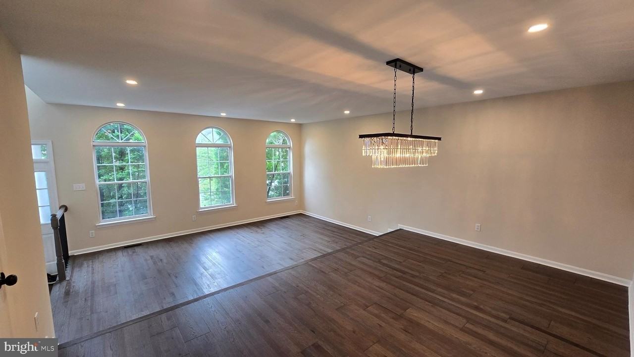 2919 Mainstone Dr - Photo 5 of 17