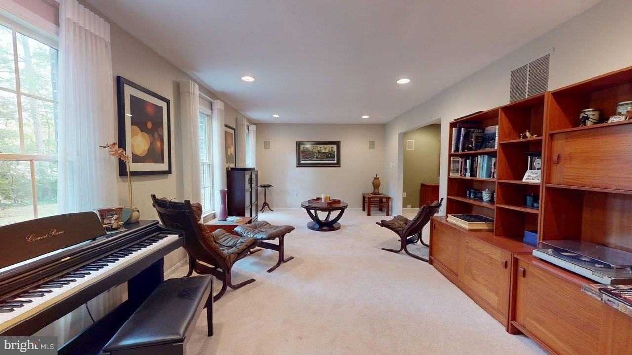 5803 Hall St - Photo 3 of 35