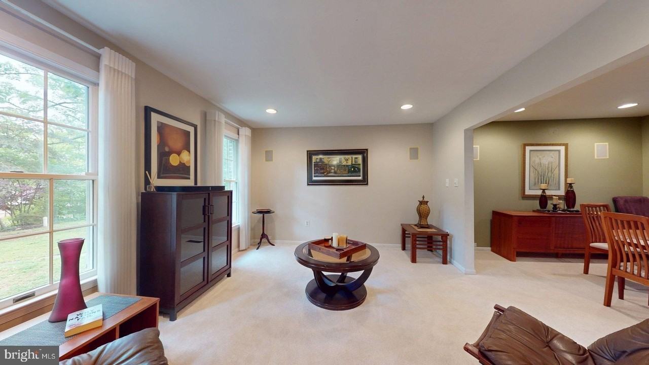 5803 Hall St - Photo 4 of 35