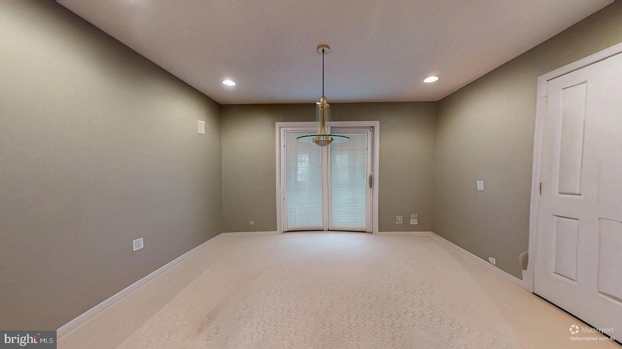 5803 Hall St - Photo 7 of 35